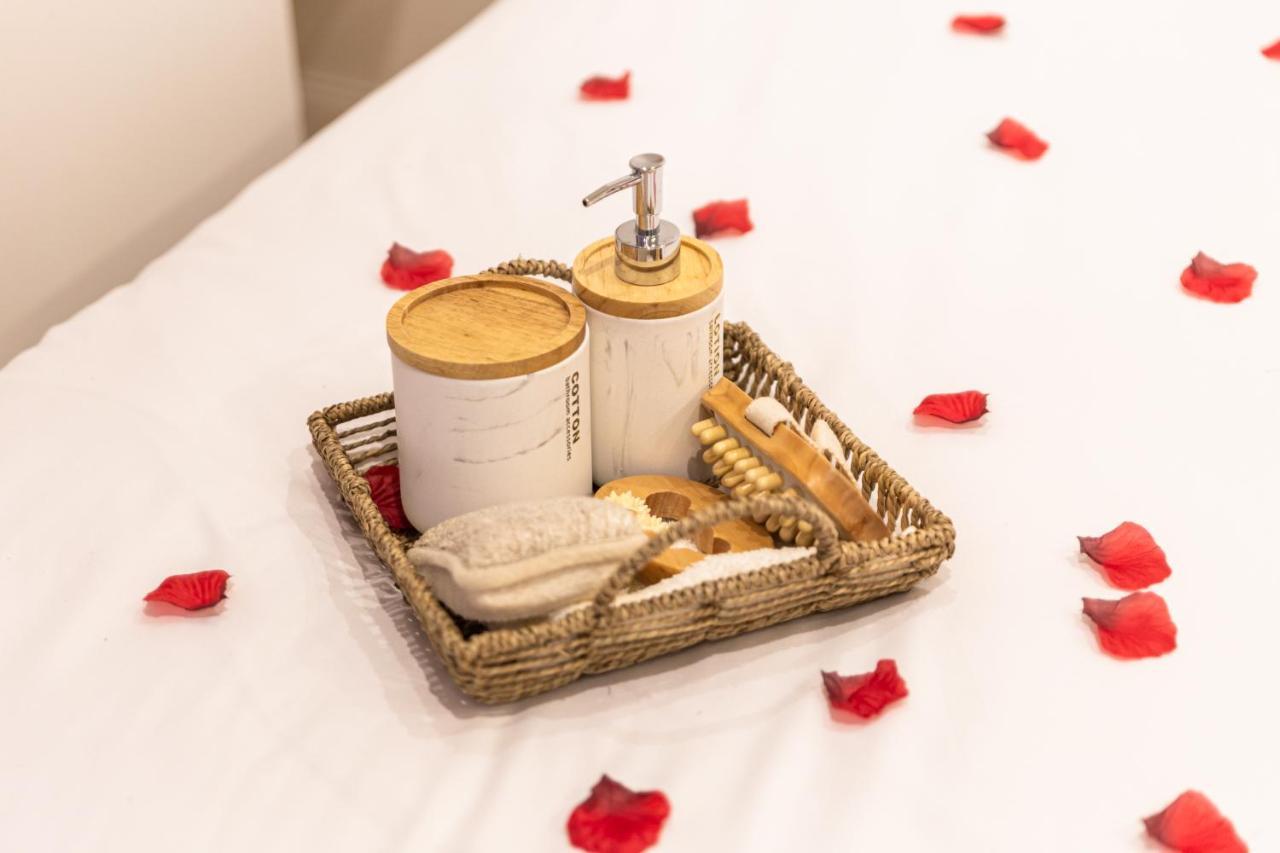 Le Petit Paris - Cocon & Spa & Sauna Шартър Екстериор снимка